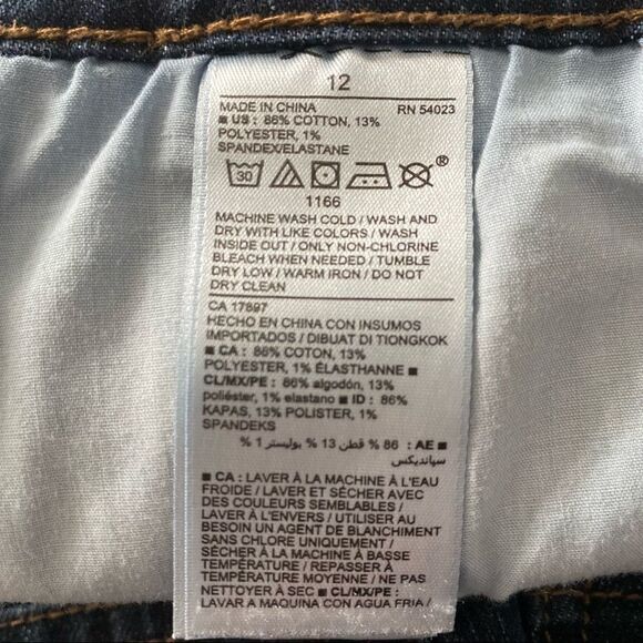 Old Navy Women’s Mid Rise Dark Wash Jeans, Size 12 - Picture 4 of 9